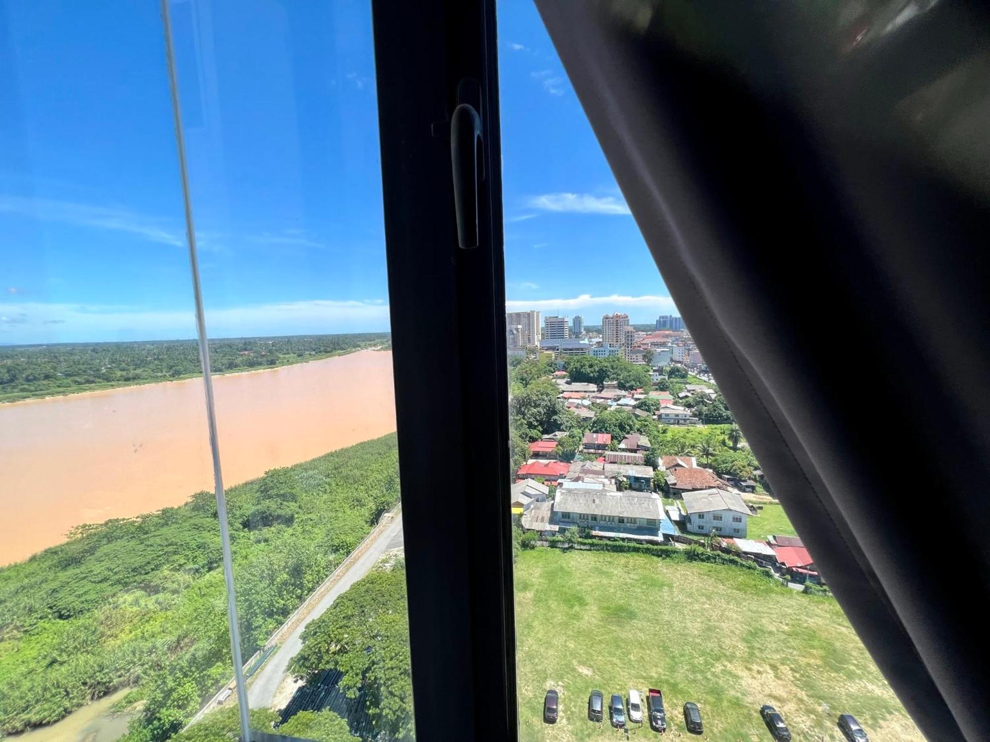 Riverview 8pax 3br In Kbtown Wi-fi, B-12-3 Kota Bharu